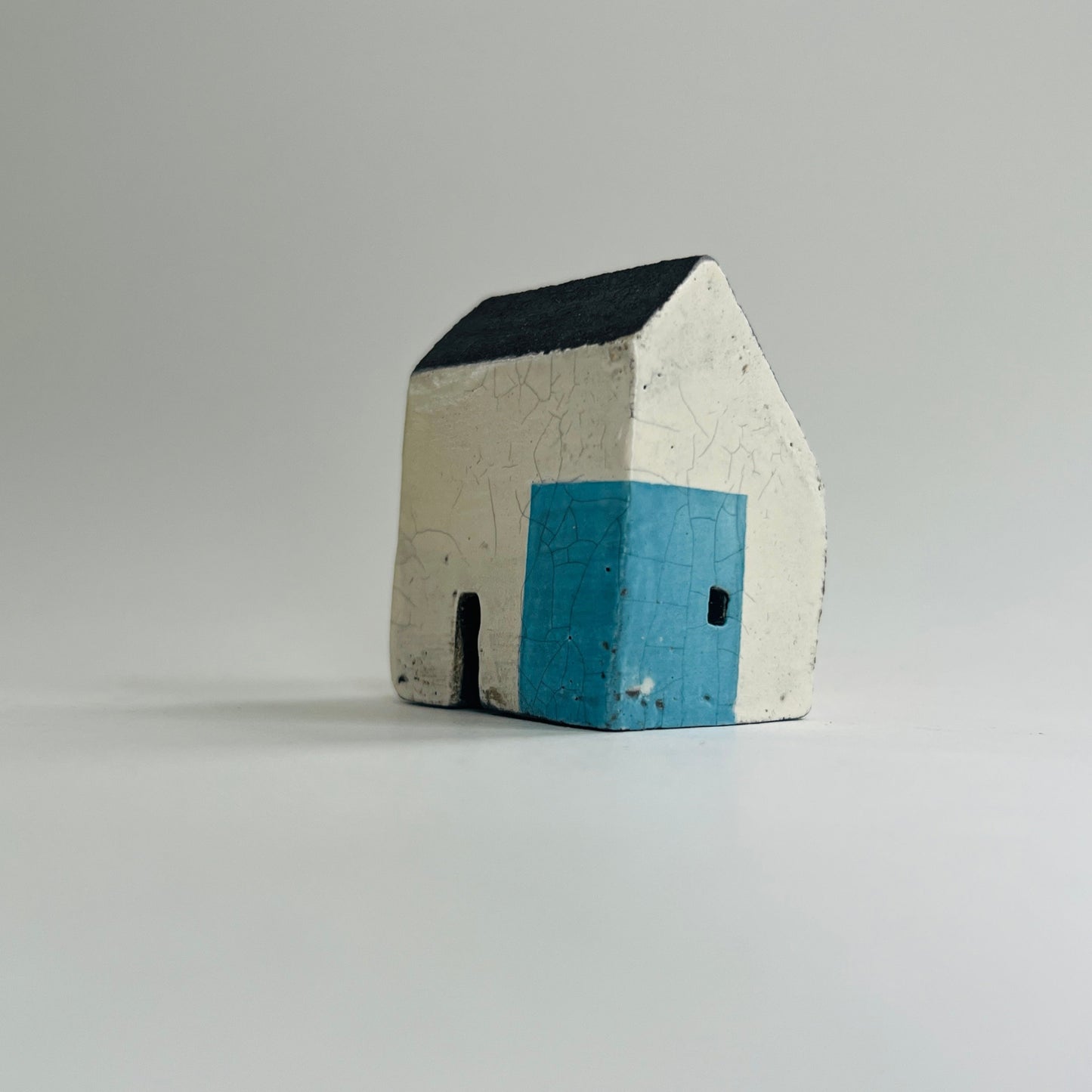 Large Croft House - White/Blue