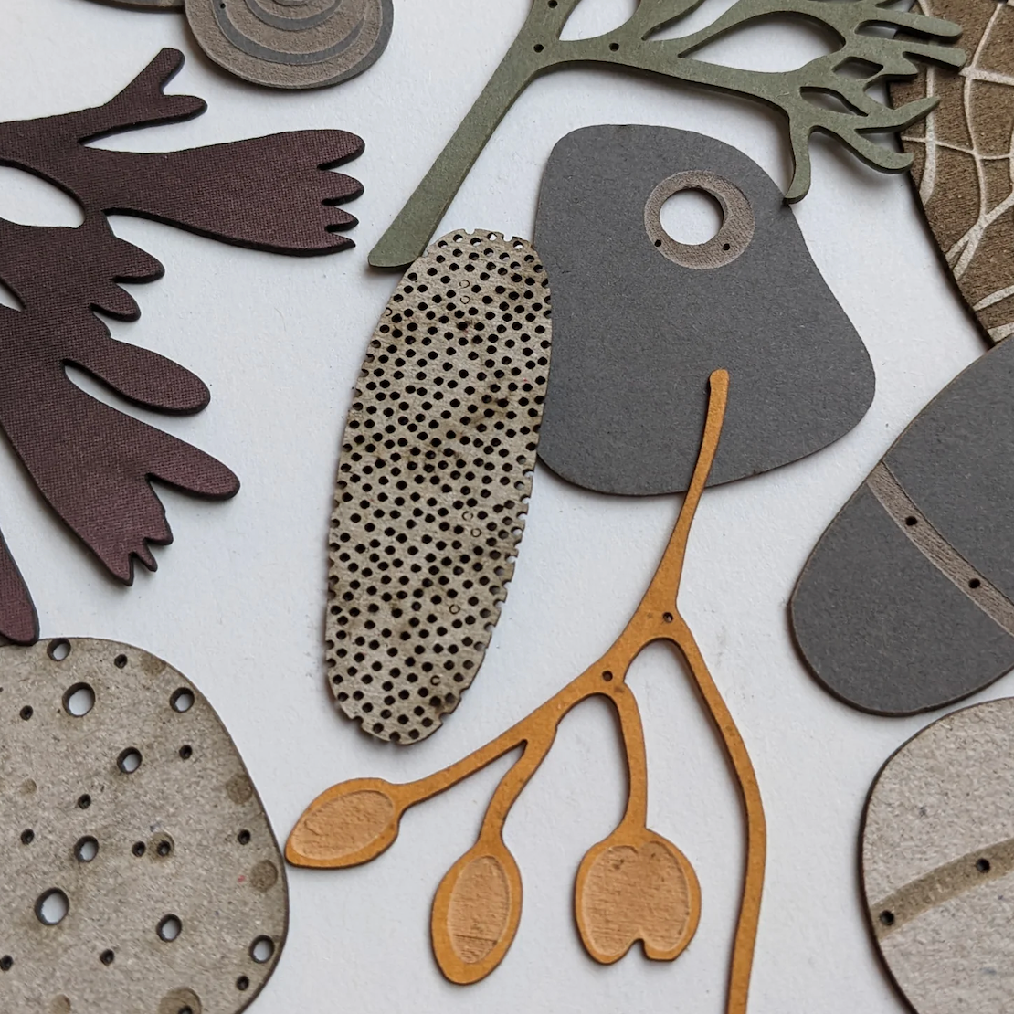 Tiny Treasures Collection of Paper Pebbles & Seaweed